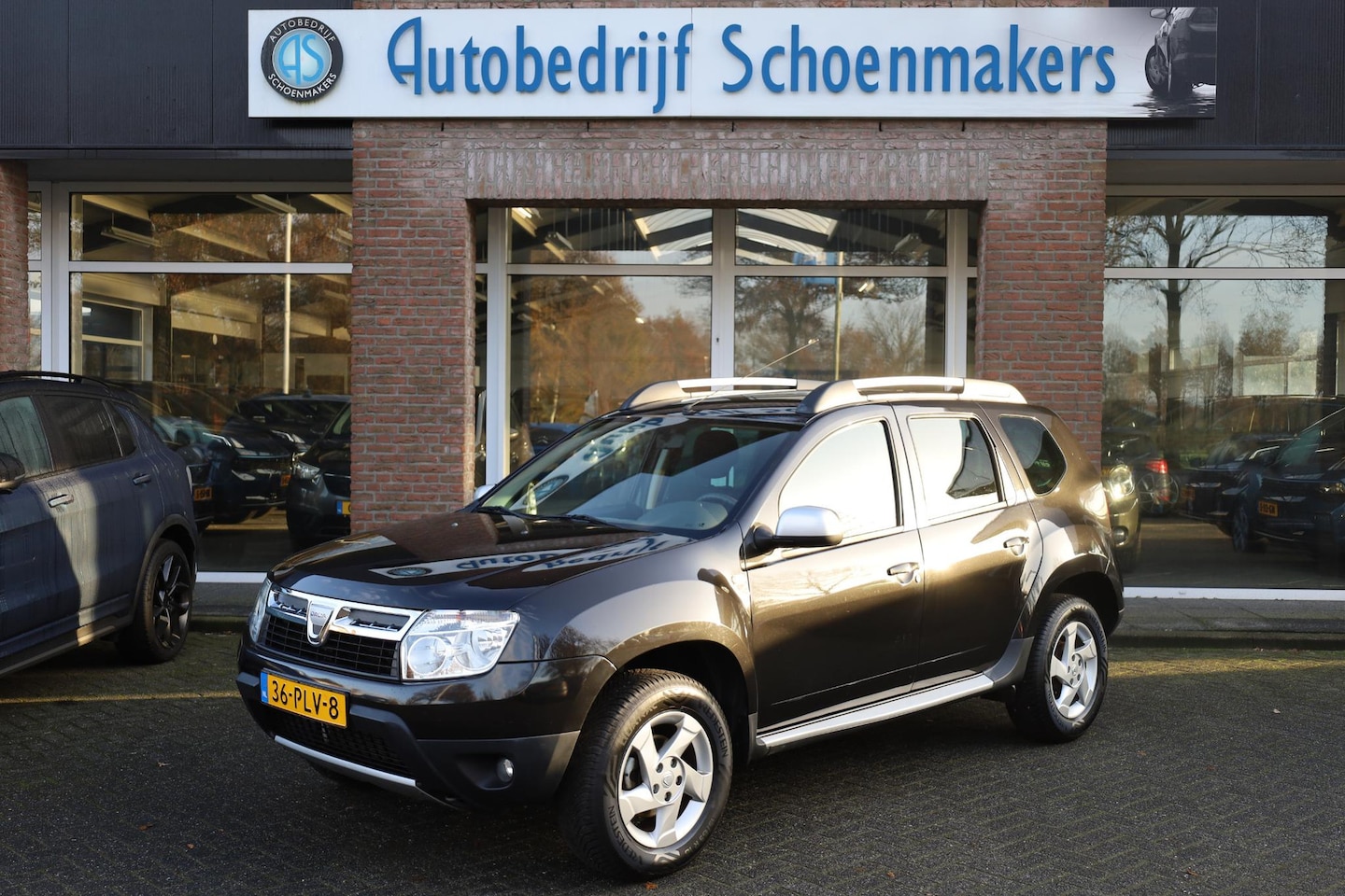 Dacia Duster - 1.6 Lauréate 2wd TREKHAAK+1e-EIGENAAR+AIRCO+DAKRAILS+NAP! - AutoWereld.nl