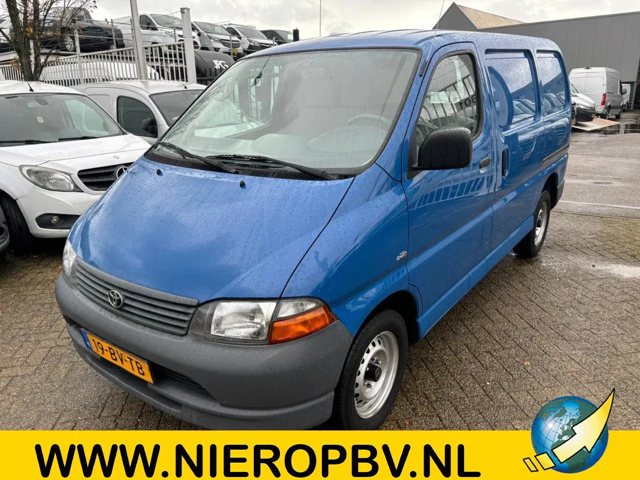 Toyota HiAce - 2.5d4d 90 pk l1 airco 180.000km electr. raam - AutoWereld.nl