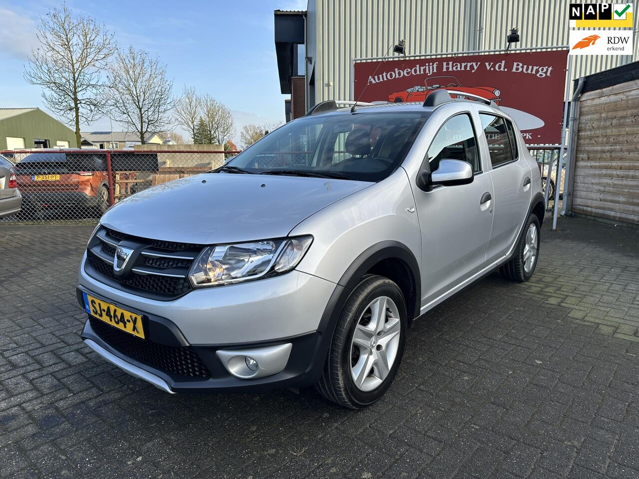 Dacia Sandero Stepway - 0.9 TCe Lauréate Navigatie | Cruise Control | PDC | Airco - AutoWereld.nl