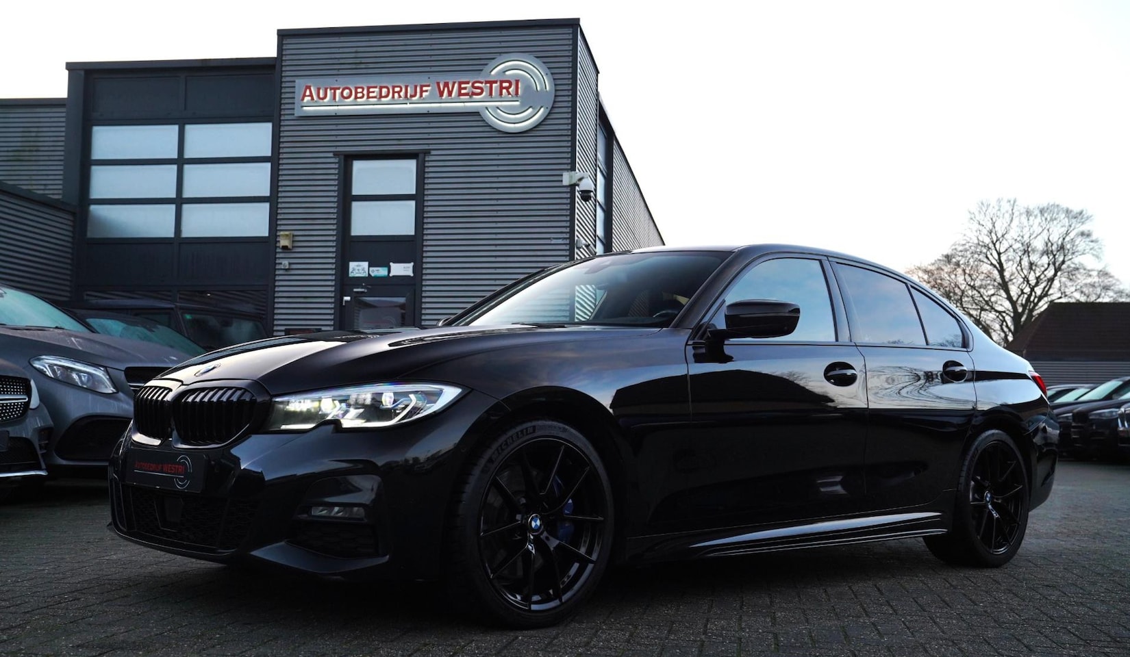 BMW 3-serie - 330d xDrive High Executive M-performance | Luxe Leder | Adaptieve Cruise | Sfeerverlichtin - AutoWereld.nl