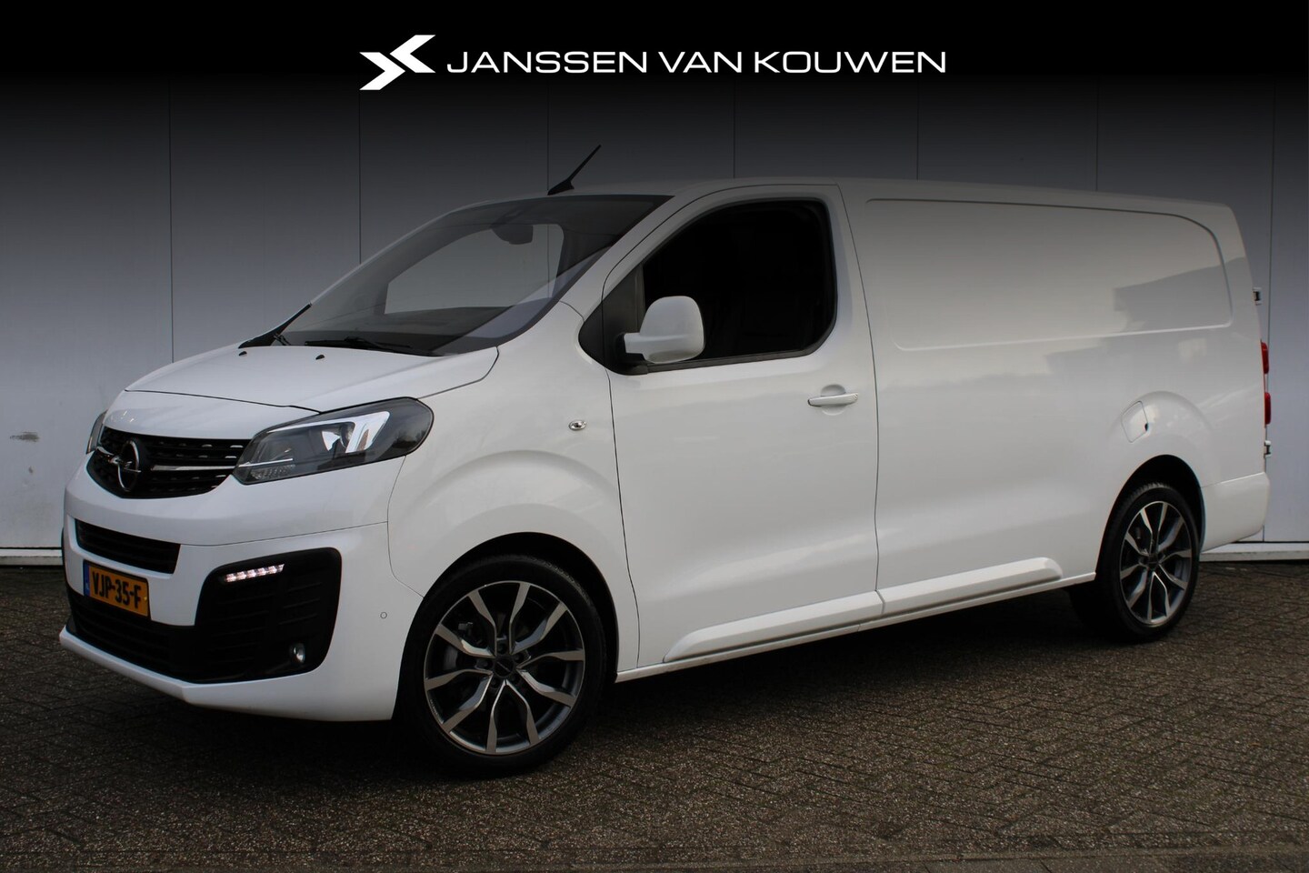 Opel Vivaro - 2.0 CDTI L2H1 Innovation Carplay & Android auto / Xenon / Lichtmetalen velgen - AutoWereld.nl