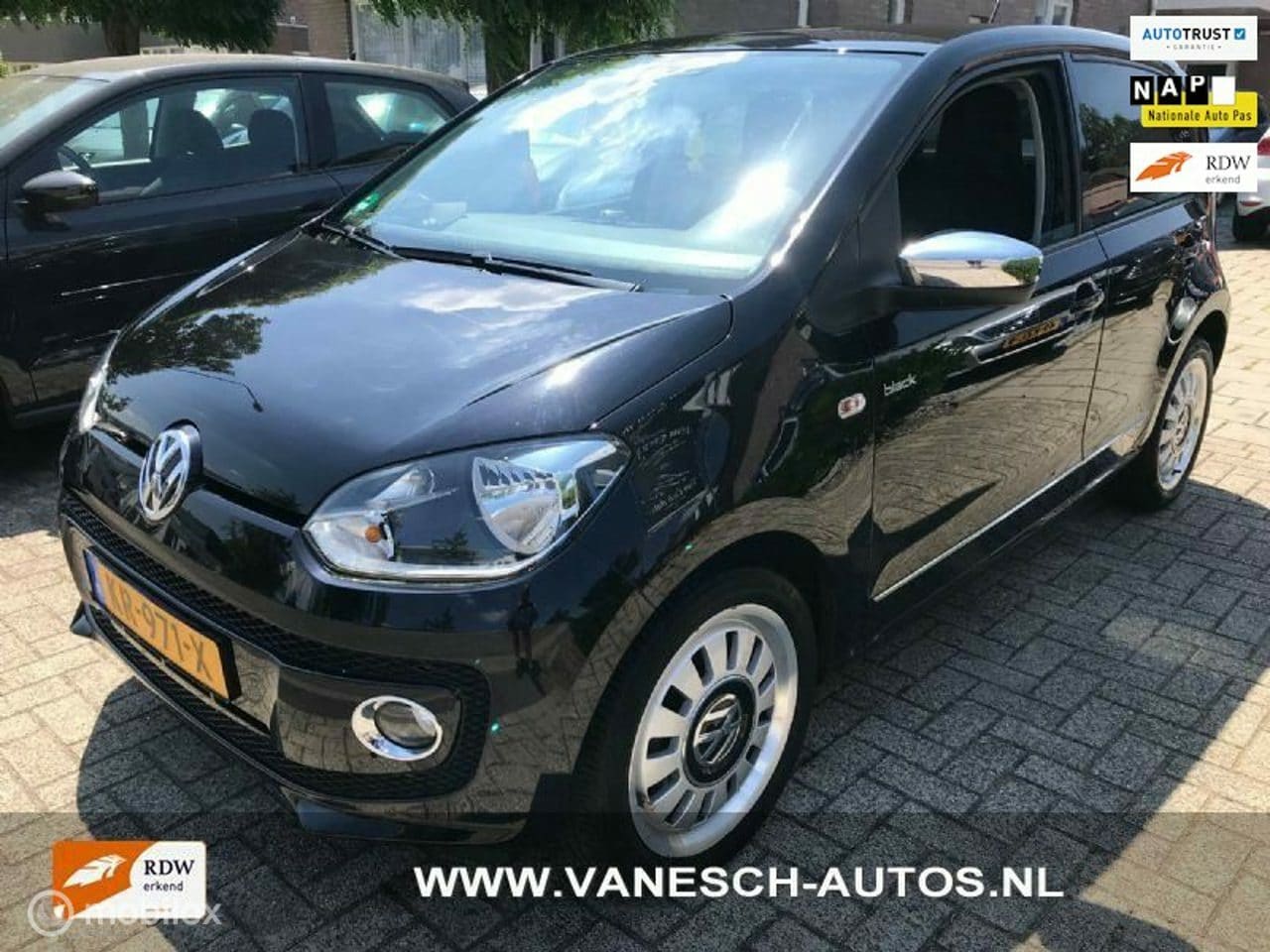 Volkswagen Up! - - 1.0 black up 44kW 134.DKM AIRCO LEDER CRUISE CONTROL - AutoWereld.nl