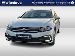 Volkswagen Passat Variant - 1.4 TSI PHEV GTE Business / 17" LMV / Digitale Cockpit / Zwenkbare Trekhaak / Panoramdak /