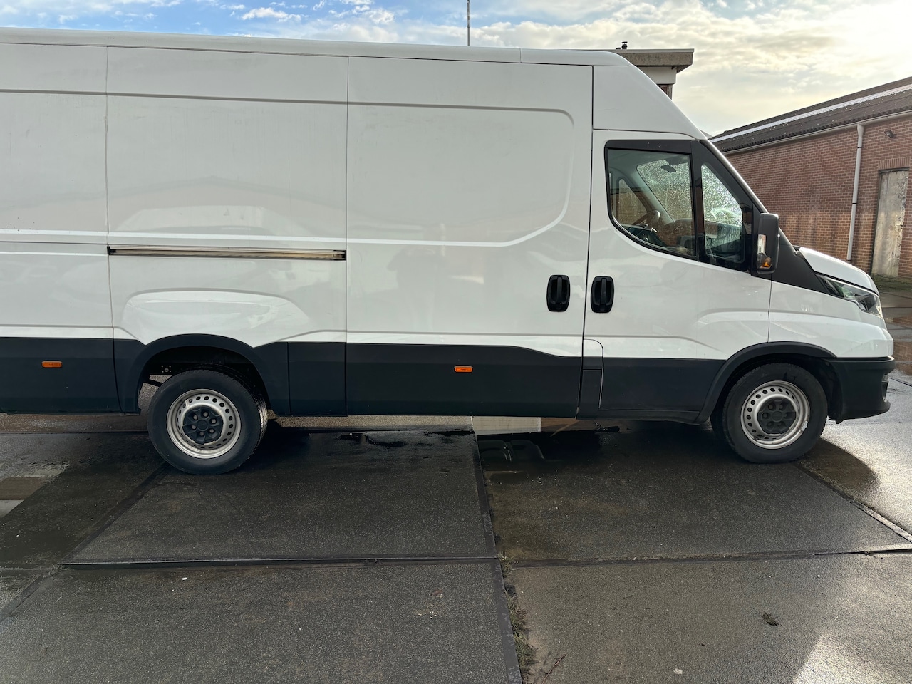 Iveco Daily - 35S16V 2.3 352L H2 Trekhaak 3500 kg!