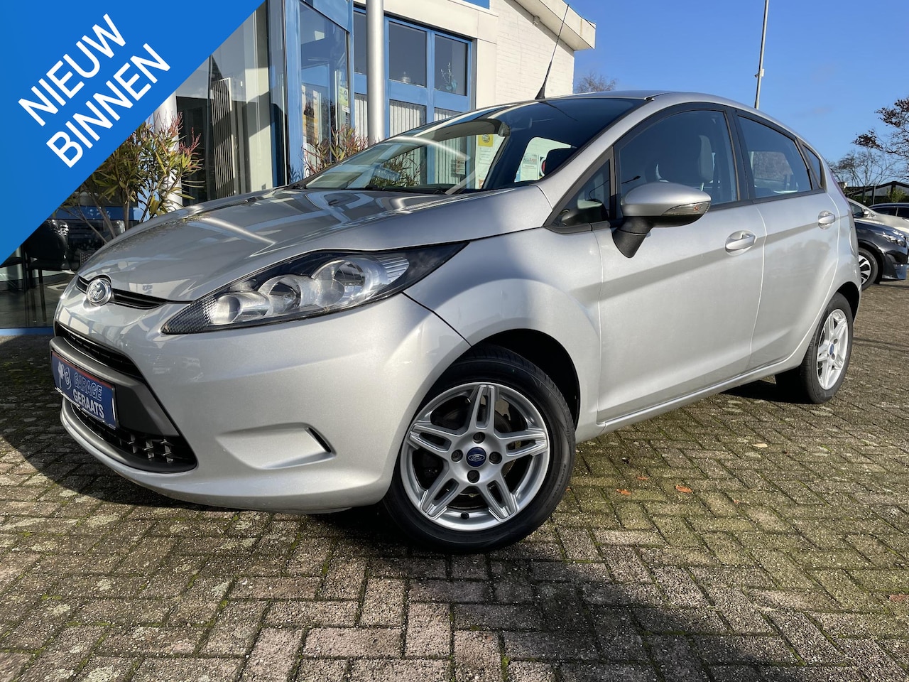 Ford Fiesta - 1.25 Trend | 15"LM-Velgen, Airco, Inklapbare buitenspiegels, Radio met stuurbediening - AutoWereld.nl