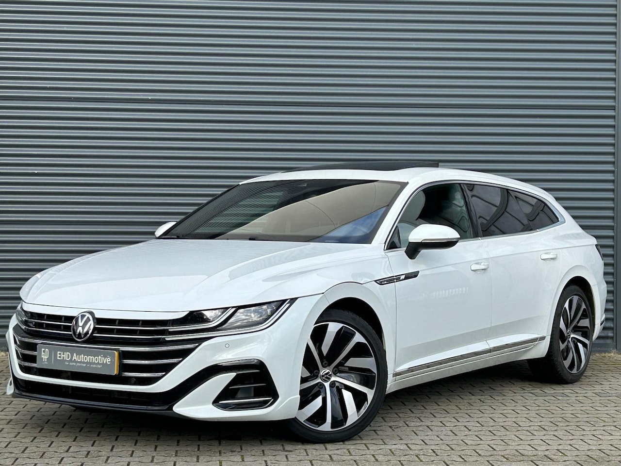 Volkswagen Arteon Shooting Brake - 2.0 TSI R-Line | Pano | Matrix | Sportstoelen | Active info | ACC | Lane assist - AutoWereld.nl