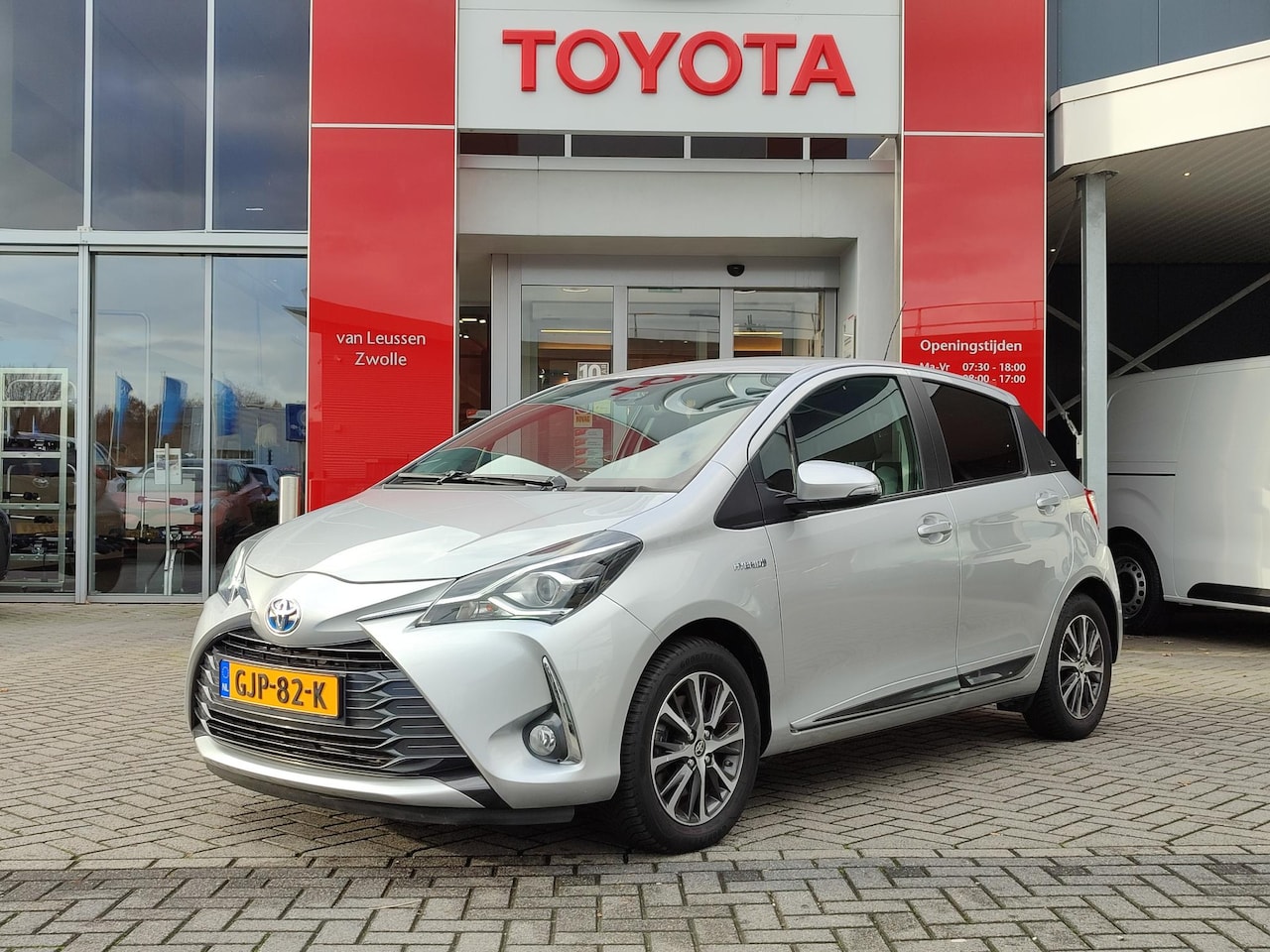 Toyota Yaris - 1.5 HYBRID Y20 KEYLESS NAVI PARK-SENSOREN LM-VELGEN CRUISE CAMERA CLIMA BLUETOOTH PRIVACY - AutoWereld.nl