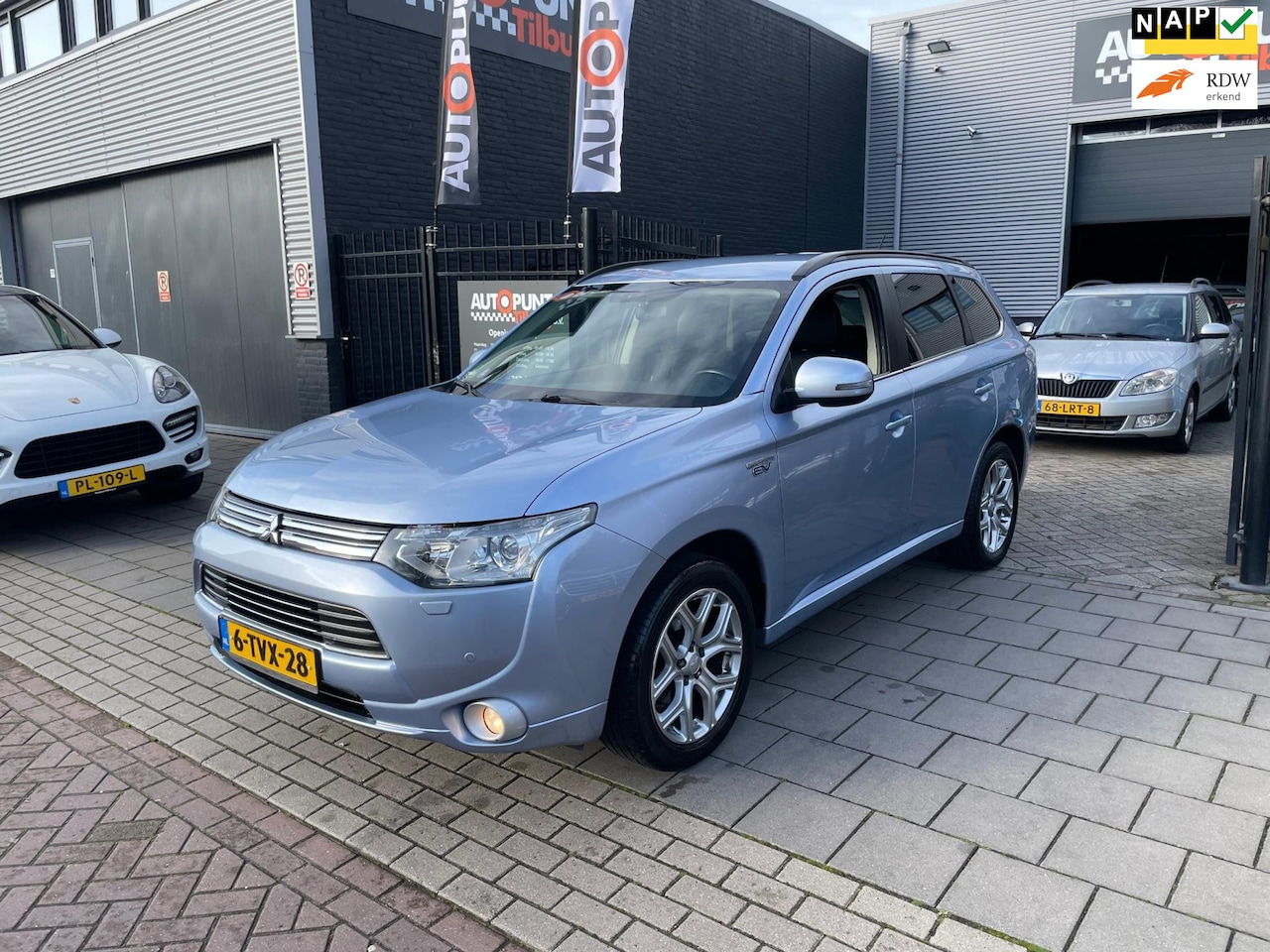 Mitsubishi Outlander - 2.0 PHEV Executive Edition 2e Eig Trekhaak NAP APK - AutoWereld.nl