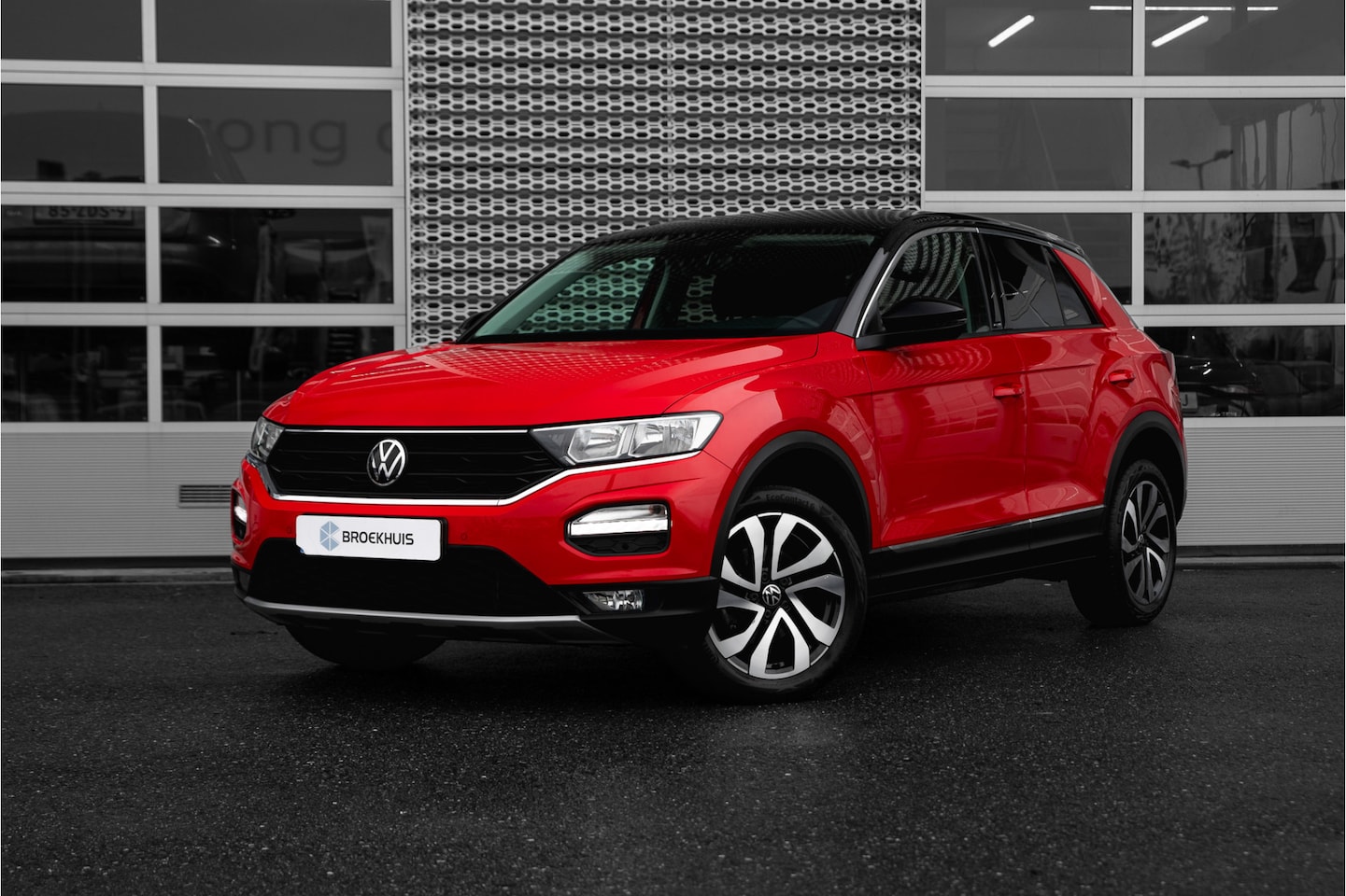 Volkswagen T-Roc - 1.5 TSI 150PK DSG | Clima | Navi | Apple car Play | - AutoWereld.nl