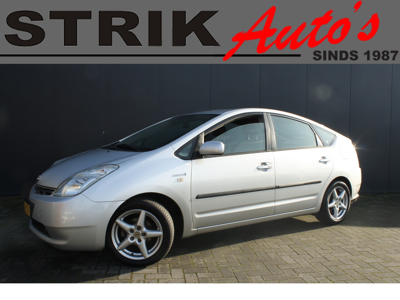 Toyota Prius - 1.5 VVT-i Tech Edition - NAVIGATIE - CAMERA - PDC - RIJKLAAR!! - AutoWereld.nl