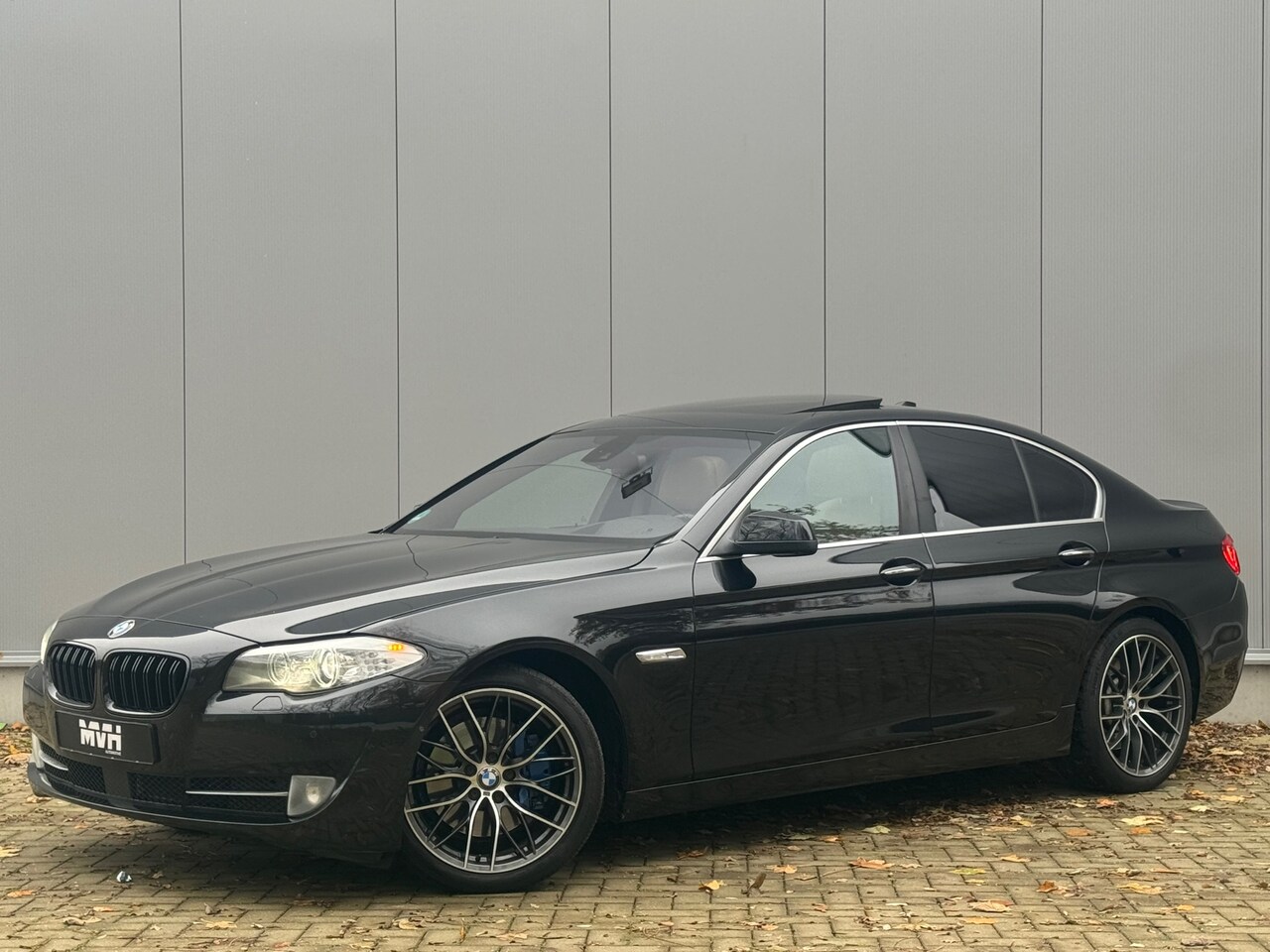 BMW 5-serie - 535i High Executive - Automaat - Panorama - HUD - Leder - Camera - Memory - Youngtimer - AutoWereld.nl