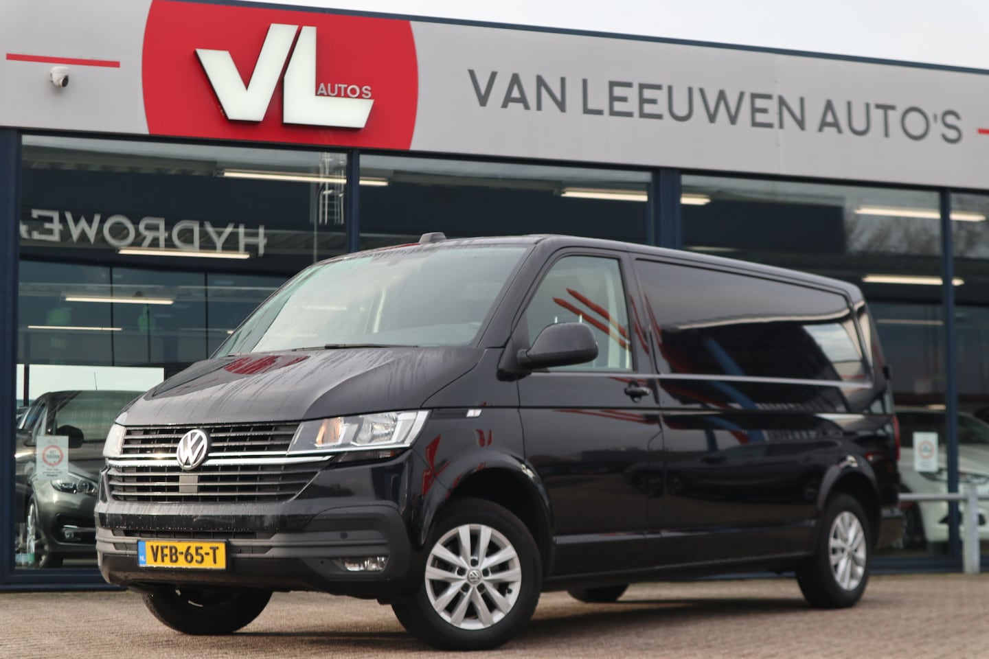 Volkswagen Transporter - 2.0 TDI L2H3 | Automaat | Navigatie | Airco | Trekhaak | - AutoWereld.nl