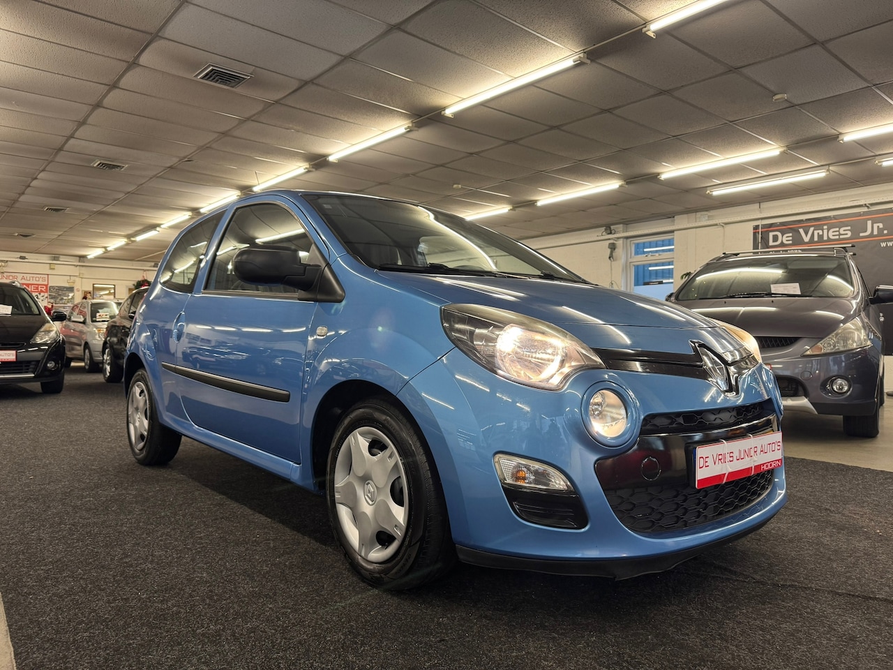 Renault Twingo - 1.2 16V Authentique. Cruise control, lekker zuinig en slechts €65, per kwartaal! - AutoWereld.nl