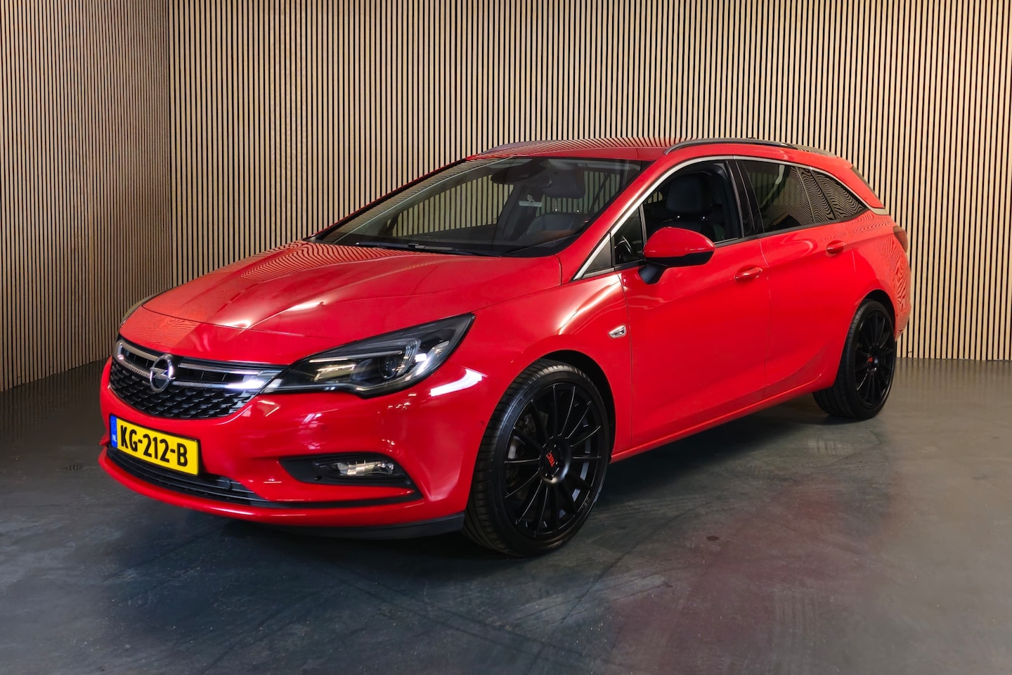 Opel Astra Sports Tourer - 1.6 Innovation 200pk - Stoel/Stuurverwarming - 19' Velgen - - AutoWereld.nl