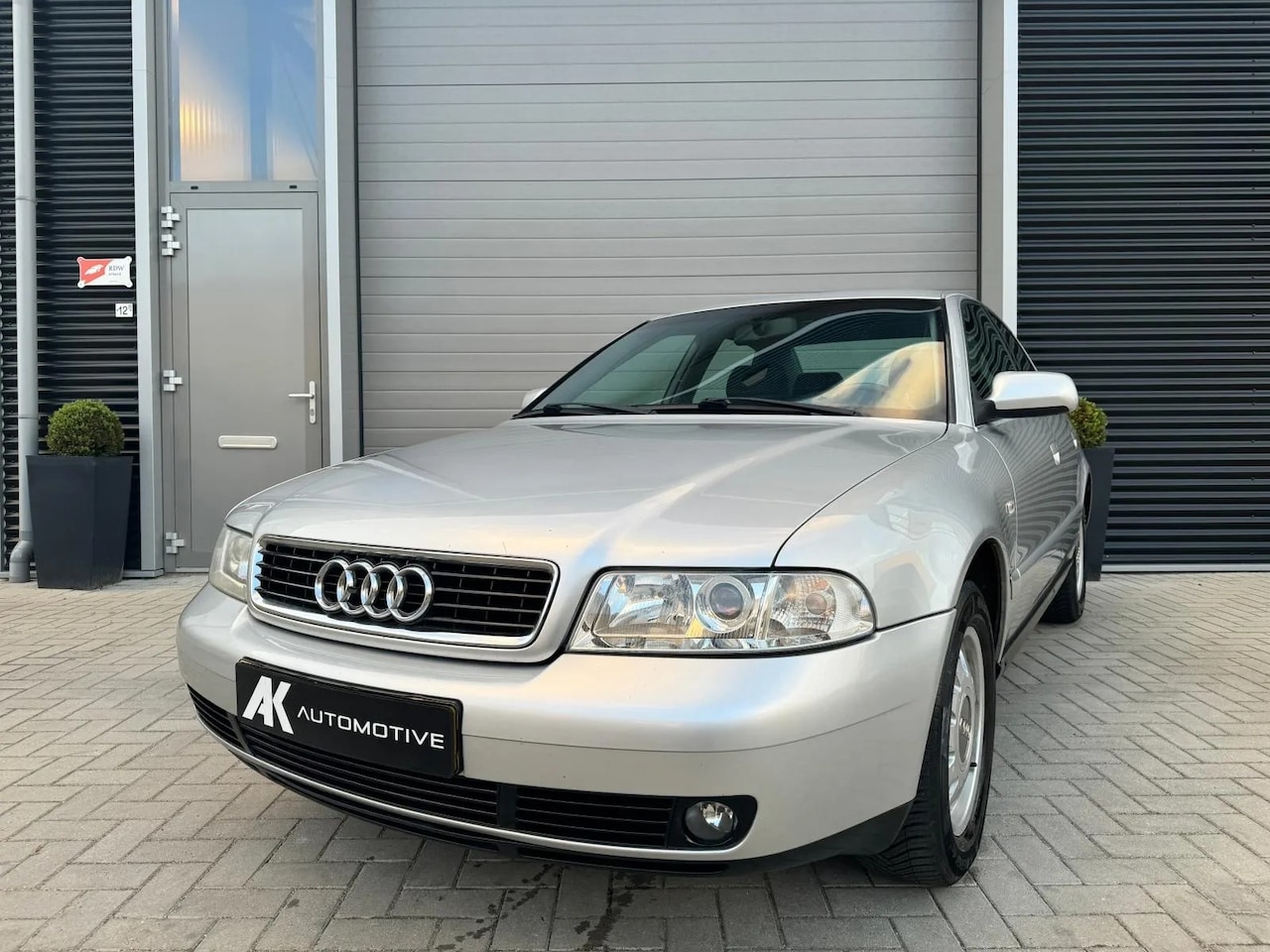 Audi A4 Limousine - 1.6 Advance - AutoWereld.nl