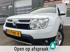 Dacia Duster - 1.6 Lauréate 2wd met parkeersensoren en leer en trekhaak en airco en zeer goed onderhouden