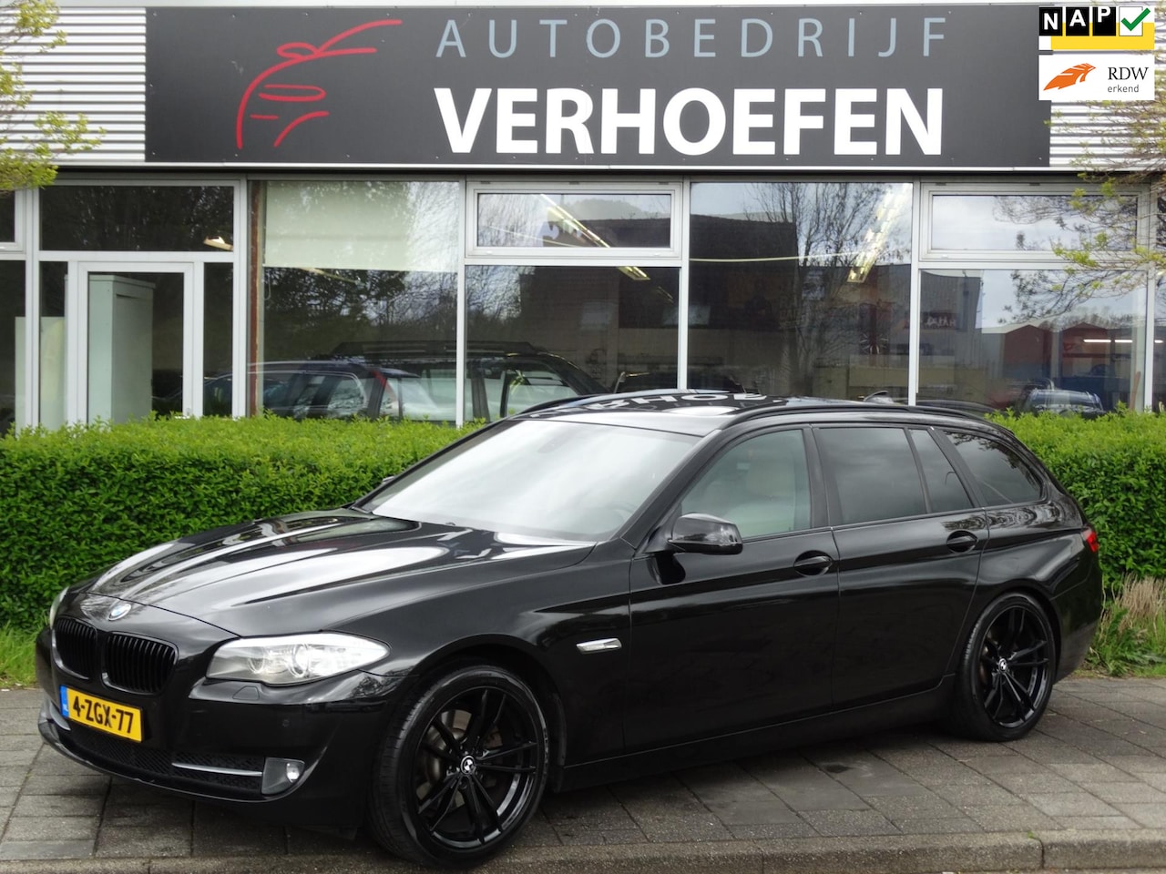 BMW 5-serie Touring - 520d High Executive - PANORAMADAK - GROOT DISPLAY - CRUISE / CLIMATE CONTR ! - AutoWereld.nl