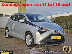 Toyota Aygo - 1.0 VVT-i x-play AUT 1e Eig Camera Carplay HerfstShow