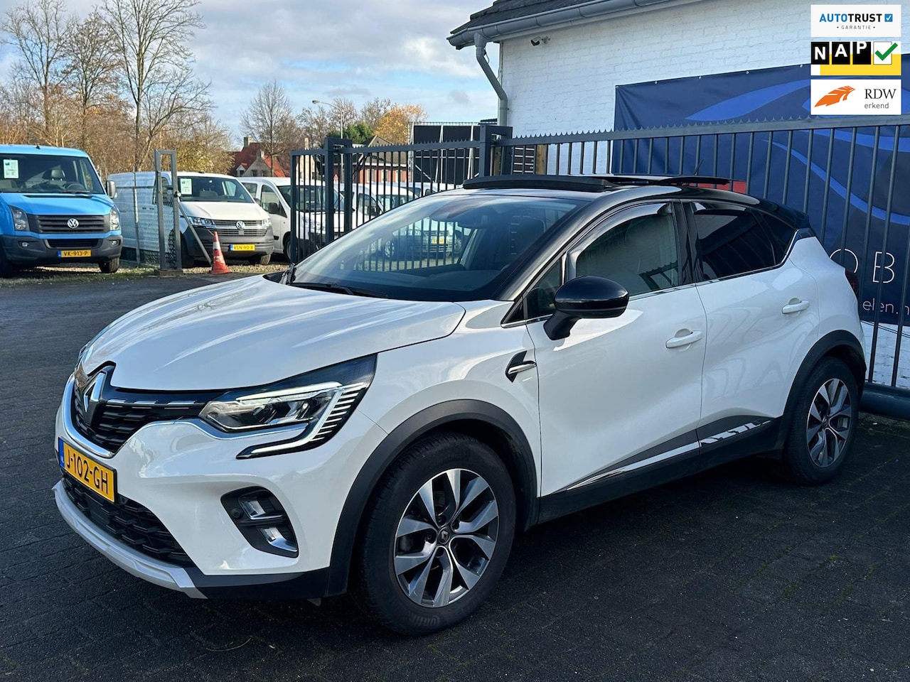 Renault Captur - 1.0 TCe 100 Bi-Fuel Intens / PANORAMADAK / TREKHAAK / KEYLESS / CAMERA - AutoWereld.nl