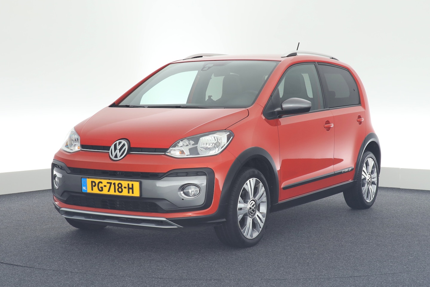 Volkswagen Up! - 1.0 75pk BMT cross up! Camera Stoelverwarming Cruise Control - AutoWereld.nl