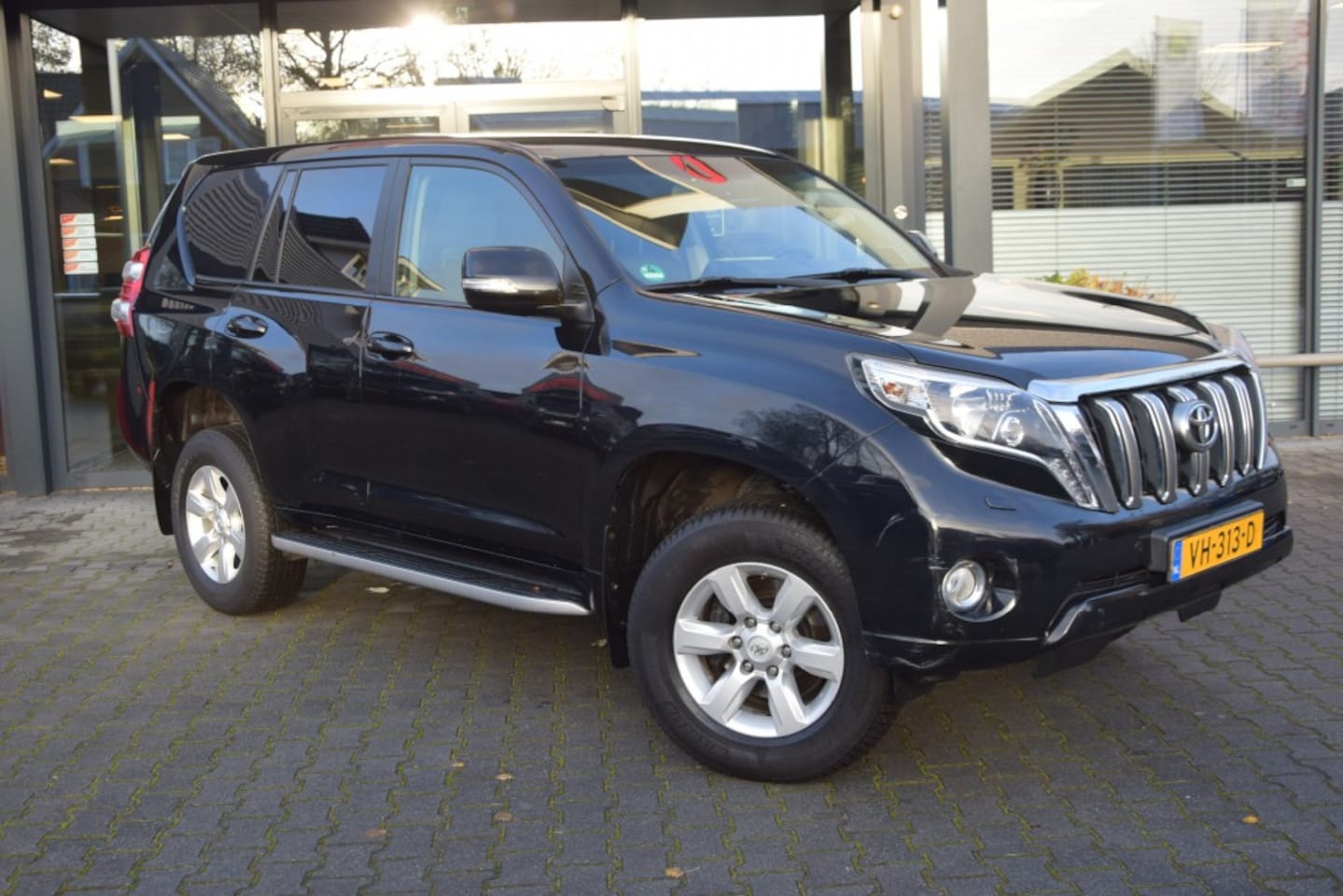 Toyota Land Cruiser 150 - 3.0 D-4D 5DRS VX A/T VAN - AutoWereld.nl