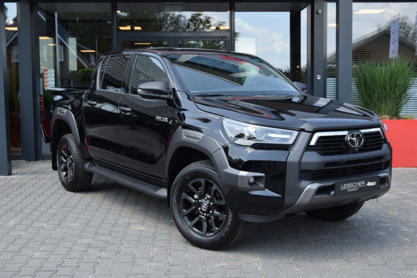 Toyota HiLux - 2.8 D-4D DUBBEL CABIN INVINCIBLE A/T BE TREKKER 5 SITZ VAN - AutoWereld.nl