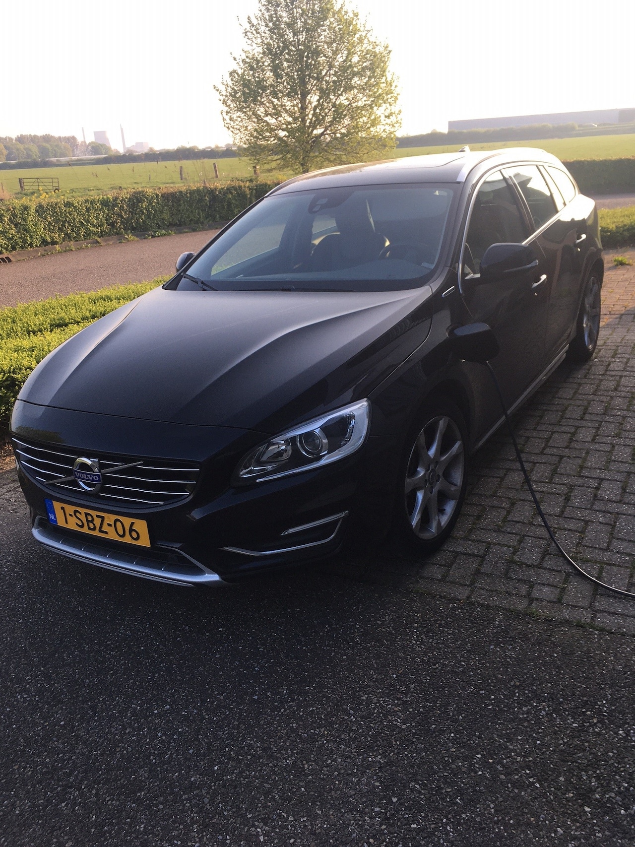 Volvo V60 - 2.4 D6 AWD Plug-In Hybrid Summum - AutoWereld.nl