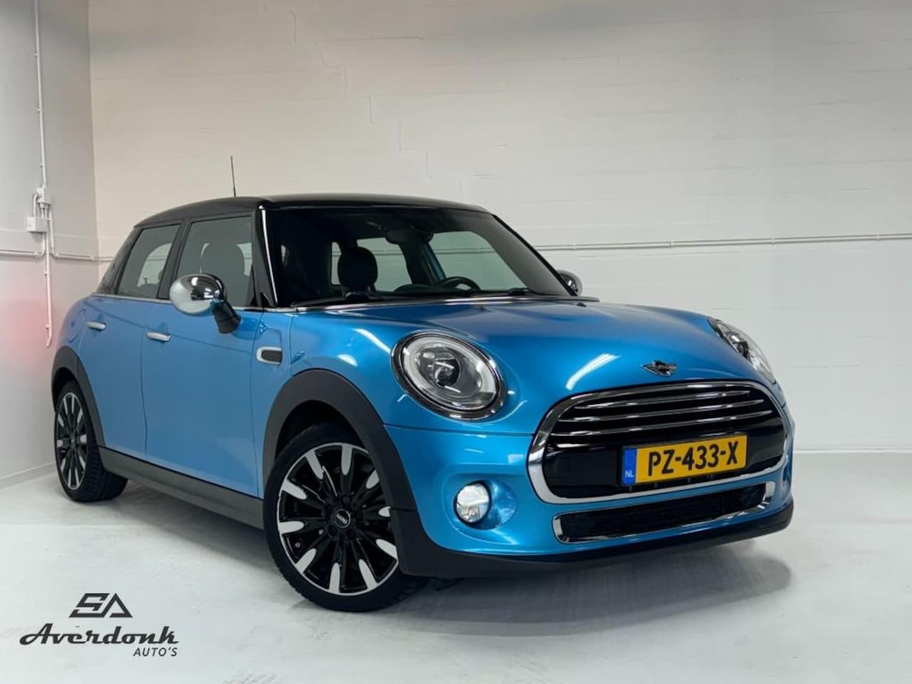 MINI Cooper - 1.5 CHILI SERIOUS BUSINESS 5DRS AUT. Leder/Stoelv/Led/Keyless - AutoWereld.nl