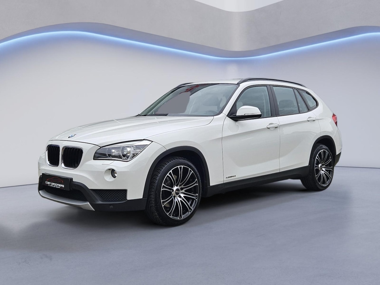 BMW X1 - sDrive18i /Apple Carplay/Parkeersens. V+A/Licht&regensens./18''LMV/(MET GARANTIE*) - AutoWereld.nl