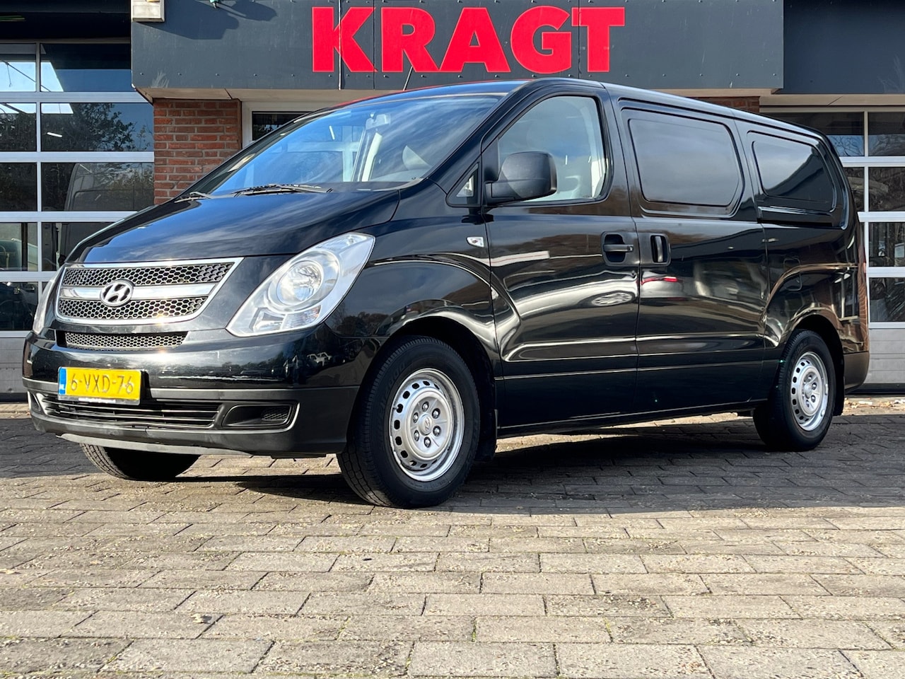 Hyundai H 300 - 2.5 CRDi Dynamic DC|NAP|airconditioning|navigatie|trekhaak|elektrische ramen|drie zitplaat - AutoWereld.nl