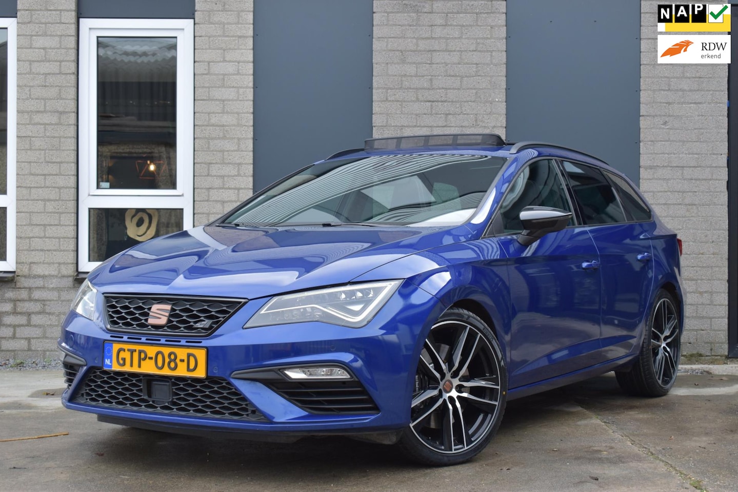 Seat Leon ST - 2.0 TSI 4DRIVE CUPRA 300PK DSG | BUCKET SEATS | PANO | 19 INCH | CAMERA | CARPLAY - AutoWereld.nl