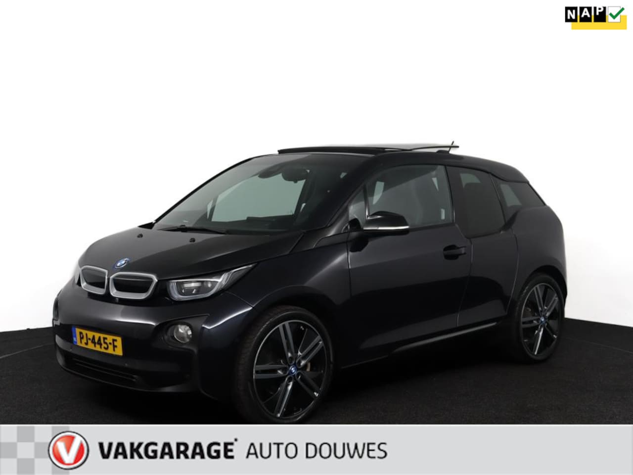 BMW i3 - Basis 94Ah 33 kWh |NAP | Pano | Leer | Standkachel - AutoWereld.nl