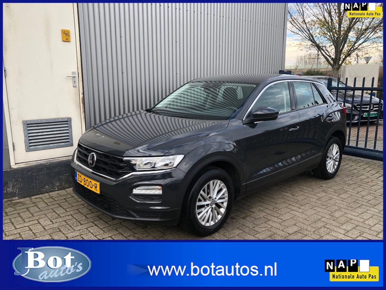 Volkswagen T-Roc - 1.5 TSI / AUTOMAAT / NAVIGATIE / AIRCO / NL-AUTO - AutoWereld.nl