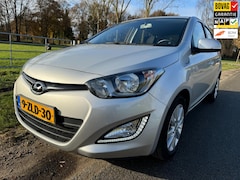 Hyundai i20 - 1.2i i-Deal top onderhouden met trekhaak