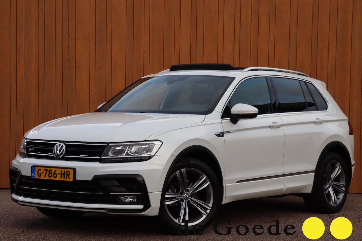 Volkswagen Tiguan - 1.5 TSI R-line Comfortline Bus. org. NL-auto - AutoWereld.nl