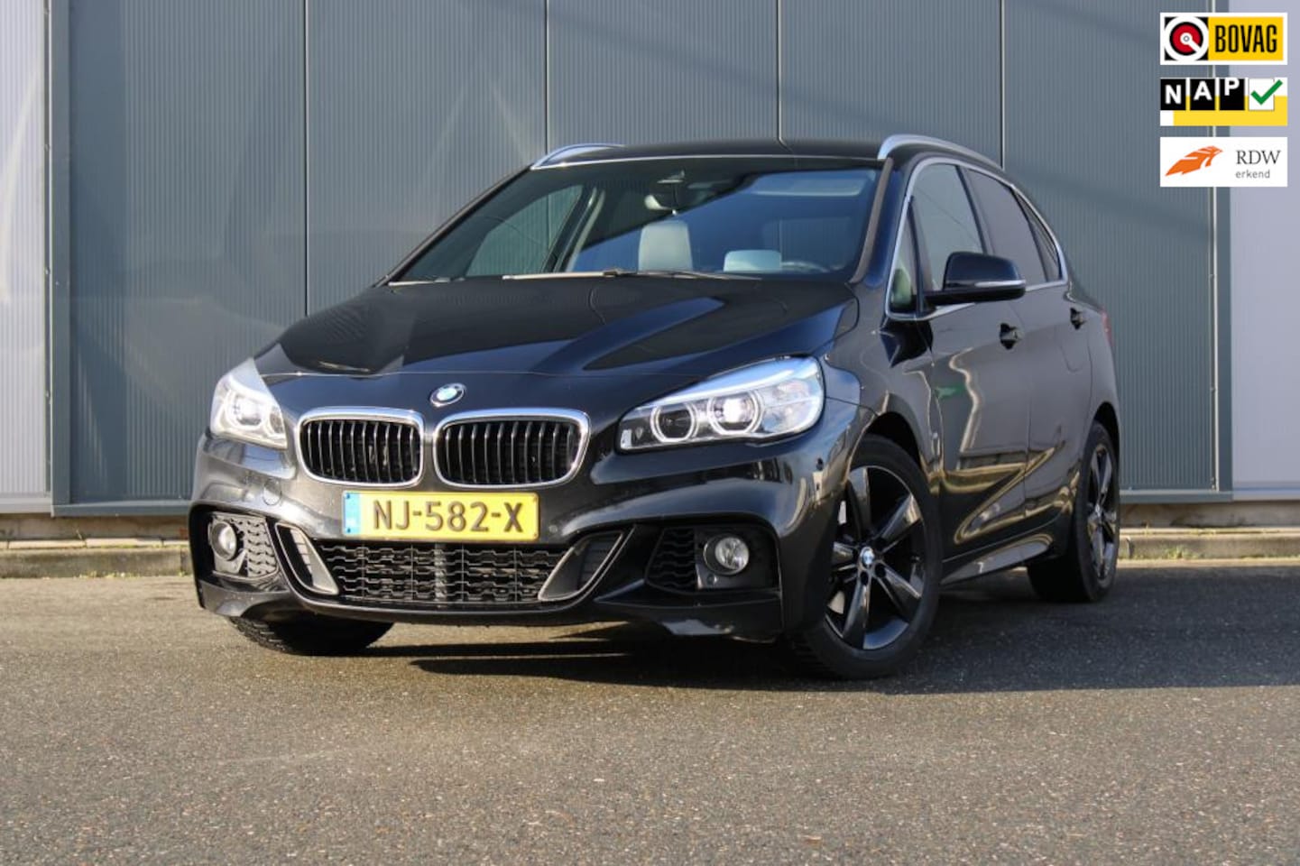 BMW 2-serie Active Tourer - 218i Centennial High Executive 218i Centennial High Executive, Automaat, Head up display, Lederen bekleding, Stoelverwarm - AutoWereld.nl