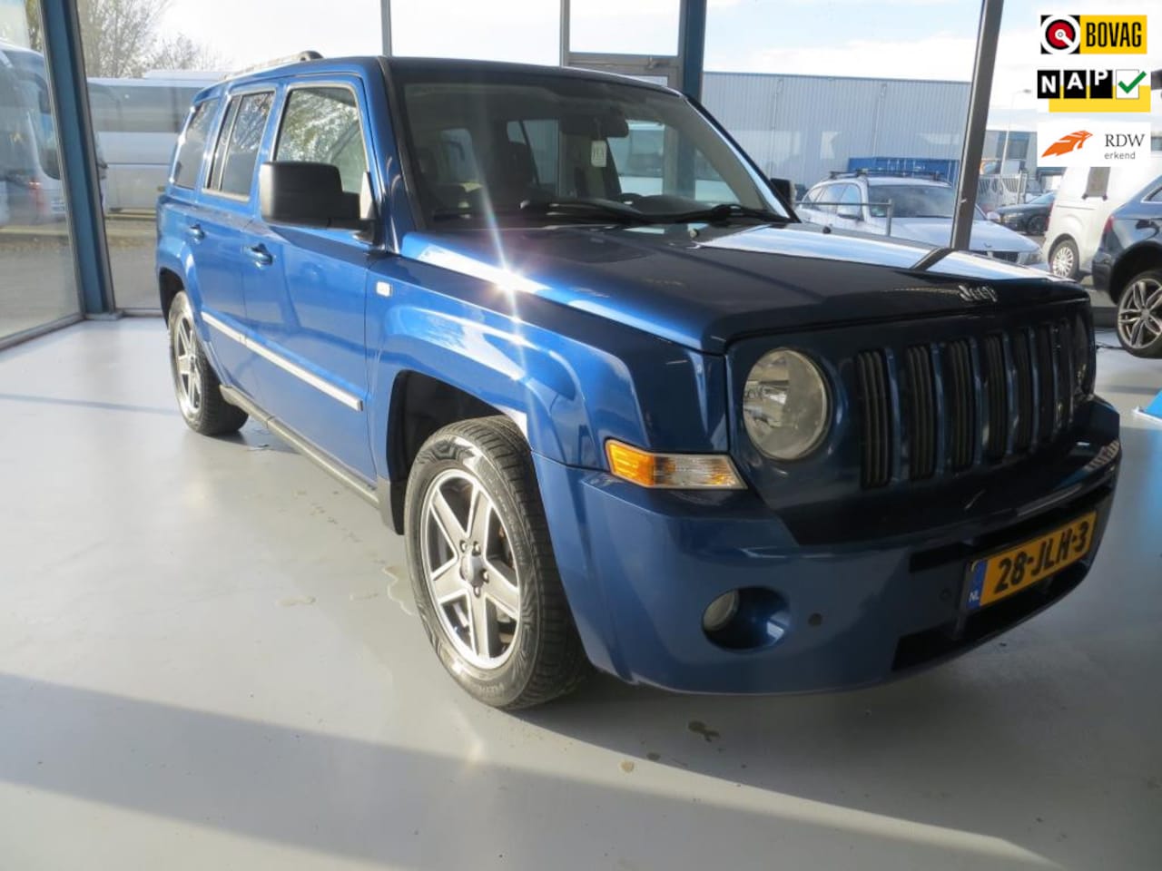 Jeep Patriot - 2.4 Limited Liberty*AUTOMAAT*LEER*STOELVERW*TREKHAAK*NAP* - AutoWereld.nl