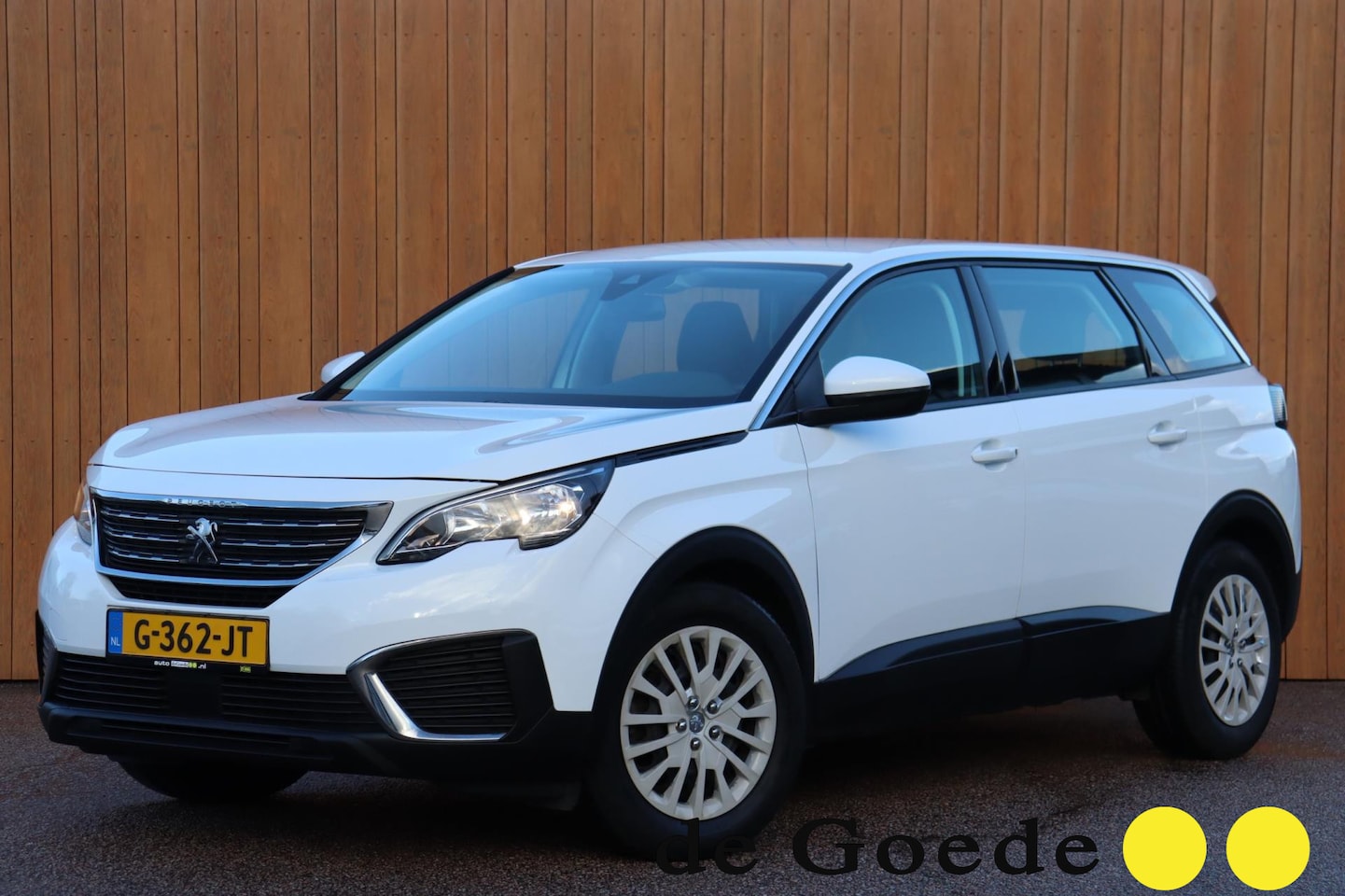 Peugeot 5008 - 1.2 PureTech Access 7-persoons org. NL-auto leer trekhaak - AutoWereld.nl