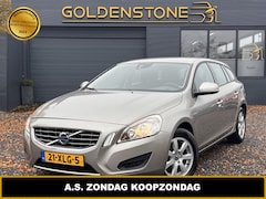 Volvo V60 - 1.6 T3 Kinetic 2e Eigenaar, Navi, Clima, Cruise, PDC, Trekhaak, N.A.P, APK tot 07-2025