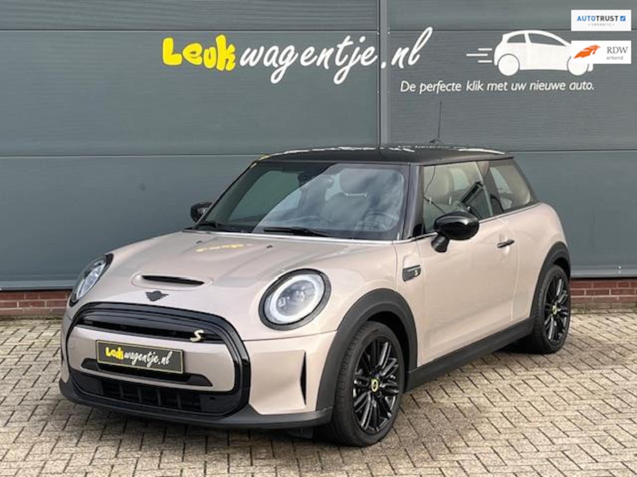 MINI Mini-Electric - Essential 33 kWh * unieke kleur * SUBSIDIE * - AutoWereld.nl