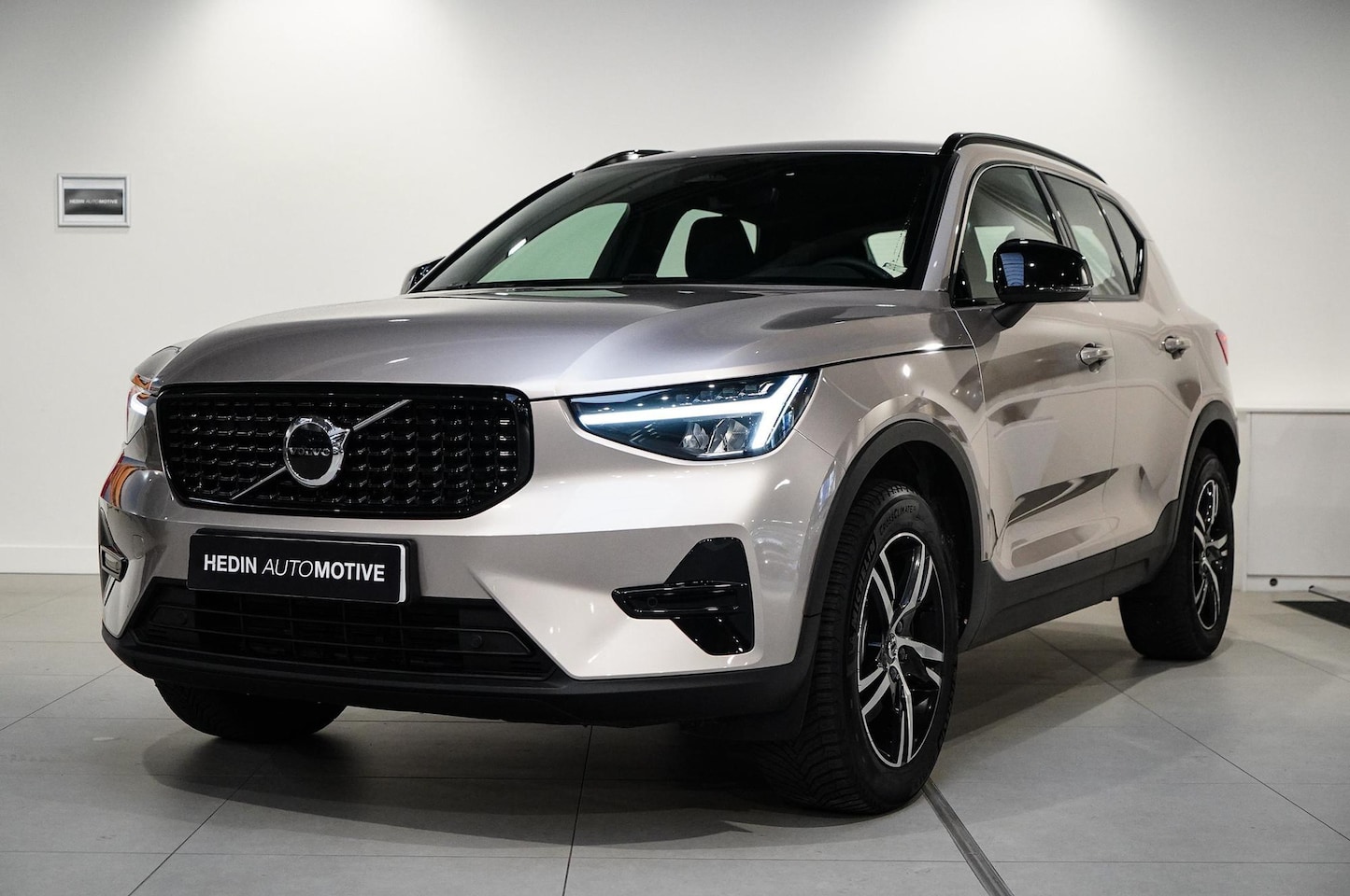 Volvo XC40 - B4 Plus Dark Mild Hybride automaat 197pk Google Maps | Adaptive Cruise & Pilot Assist | Pa - AutoWereld.nl