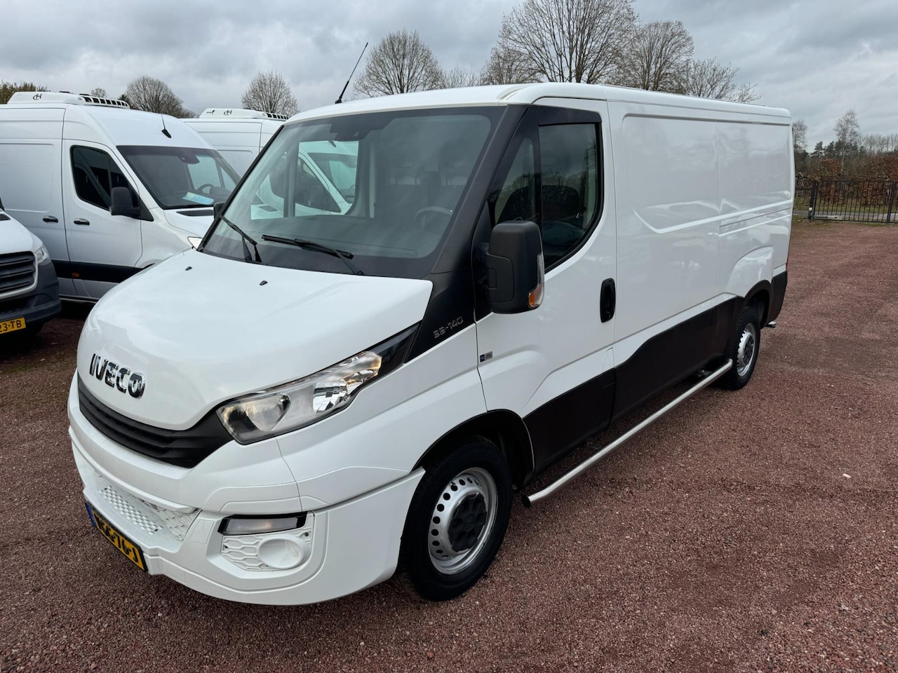 Iveco Daily - 35S14V 2.3 Euro 6 L2H1 3500kg Trekhaak Airco - AutoWereld.nl