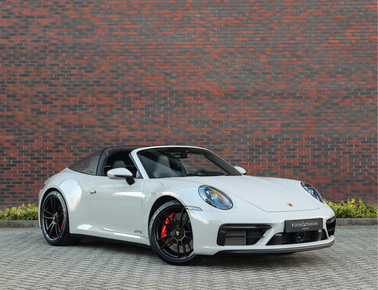 Porsche 911 Targa - 4 GTS *Chrono*Krijt*Sport Design*Camera* - AutoWereld.nl