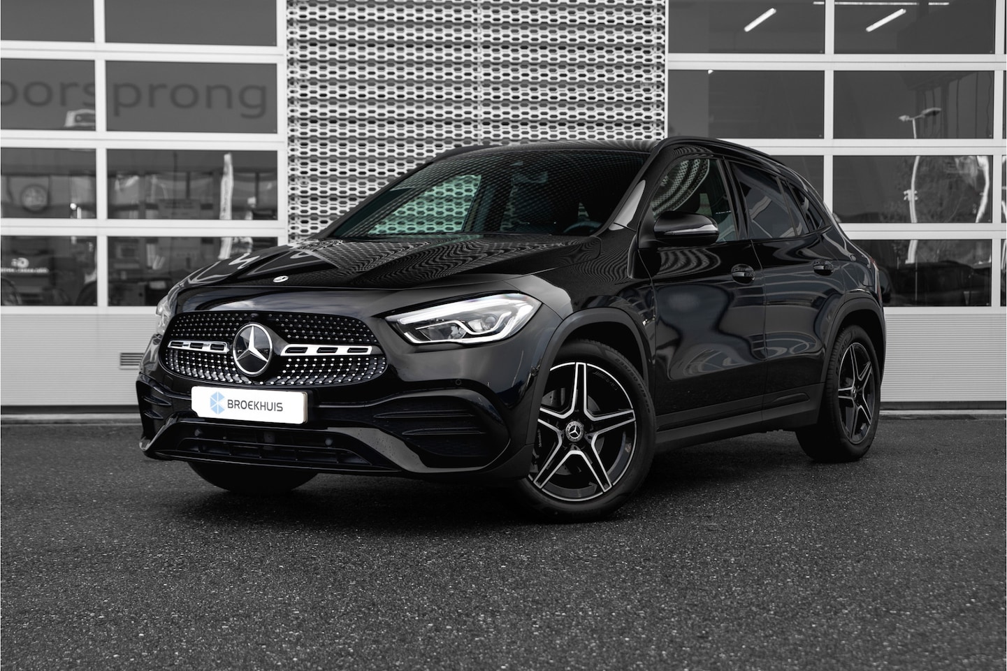 Mercedes-Benz GLA-Klasse - 180 AMG Line | Camera | Stoelverwarming | - AutoWereld.nl