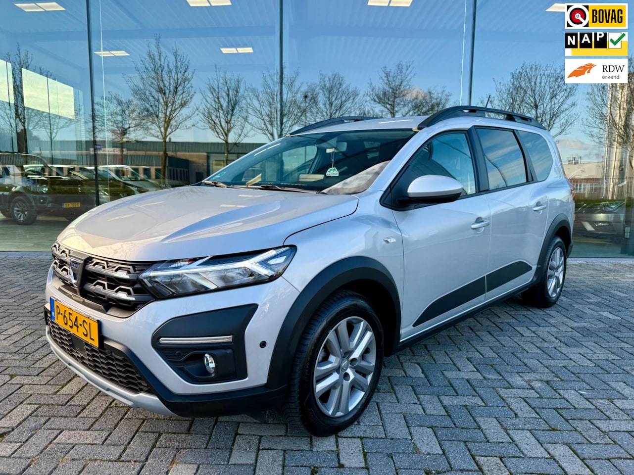 Dacia Jogger - 1.0 TCe 110pk Comfort CarPlay, Trekhaak, Nieuwstaat - AutoWereld.nl