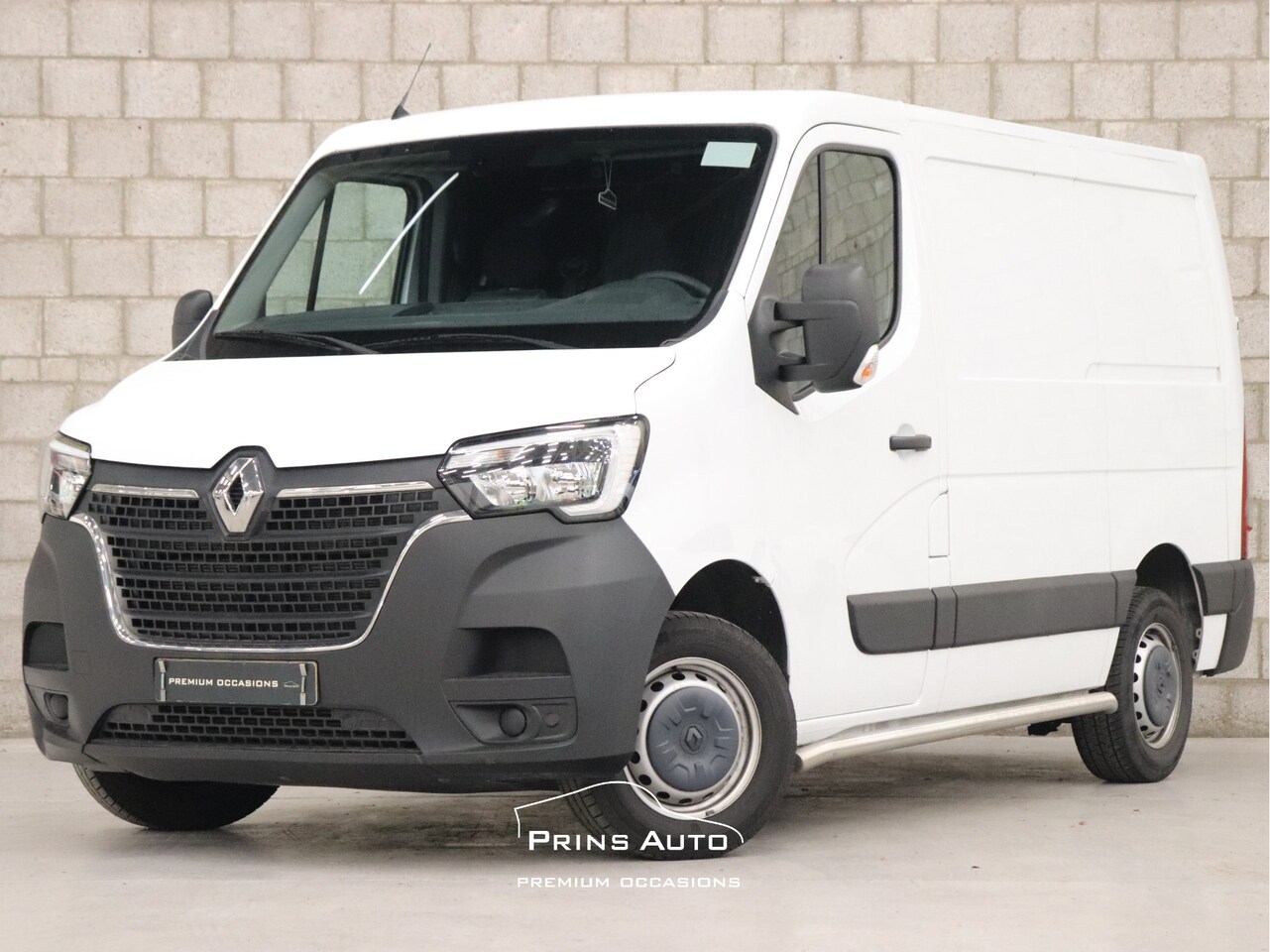 Renault Master - T35 2.3 dCi 135 L1H1 Comfort |BETIMMERING|TREKHAAK|BANK| - AutoWereld.nl