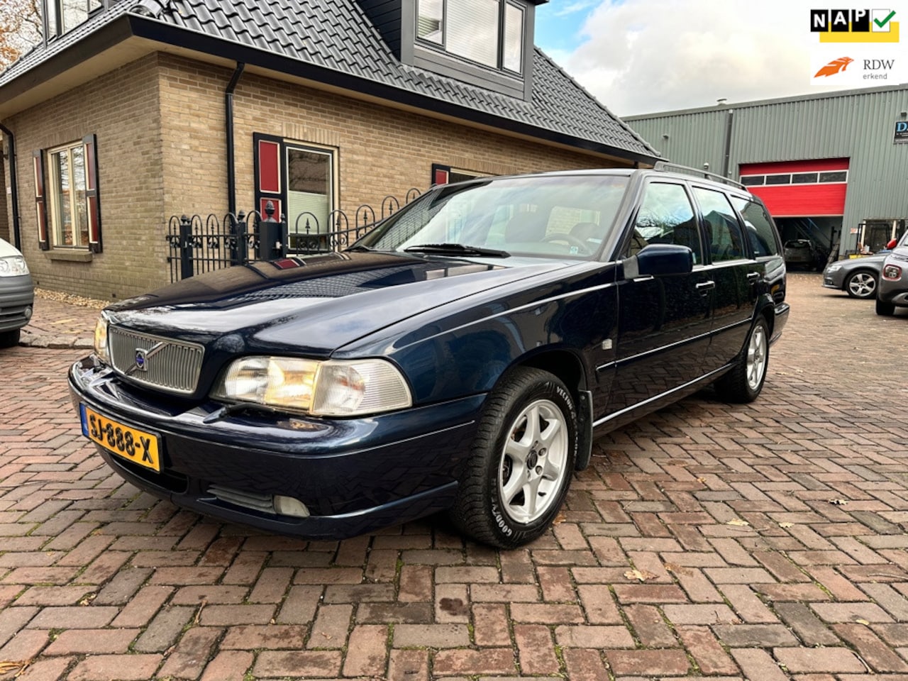 Volvo V70 - 2.5 2.5 - AutoWereld.nl