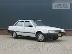 Toyota Camry - 2.0i Sedan SV12 in unieke staat