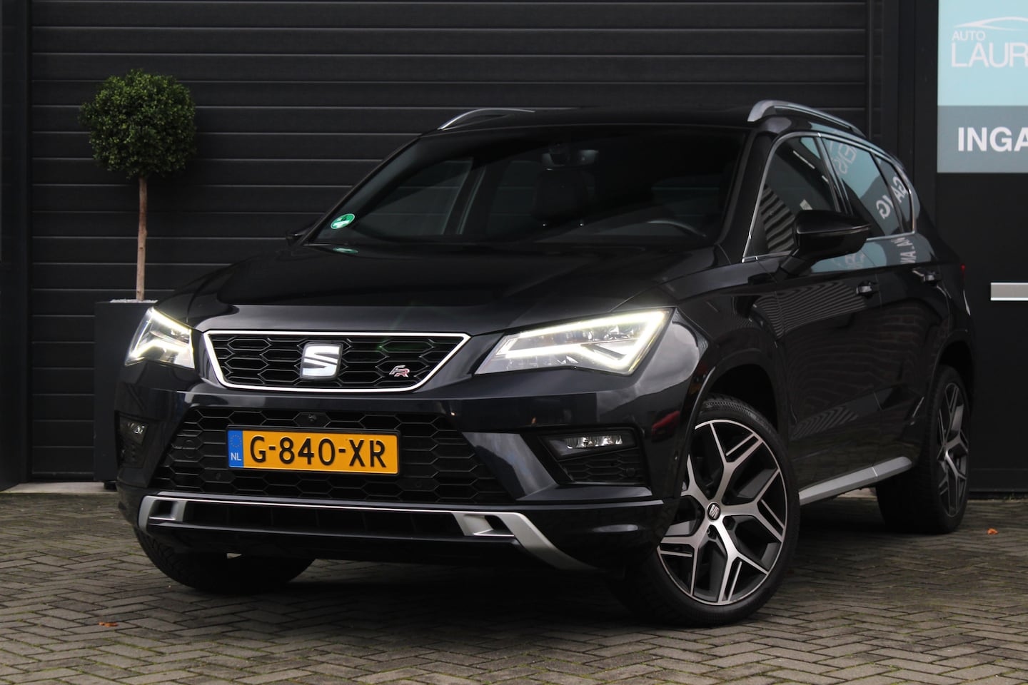 Seat Ateca - 1.5 TSI FR Business Intense | Pano | 360 Camera | Beats | Keyless - AutoWereld.nl