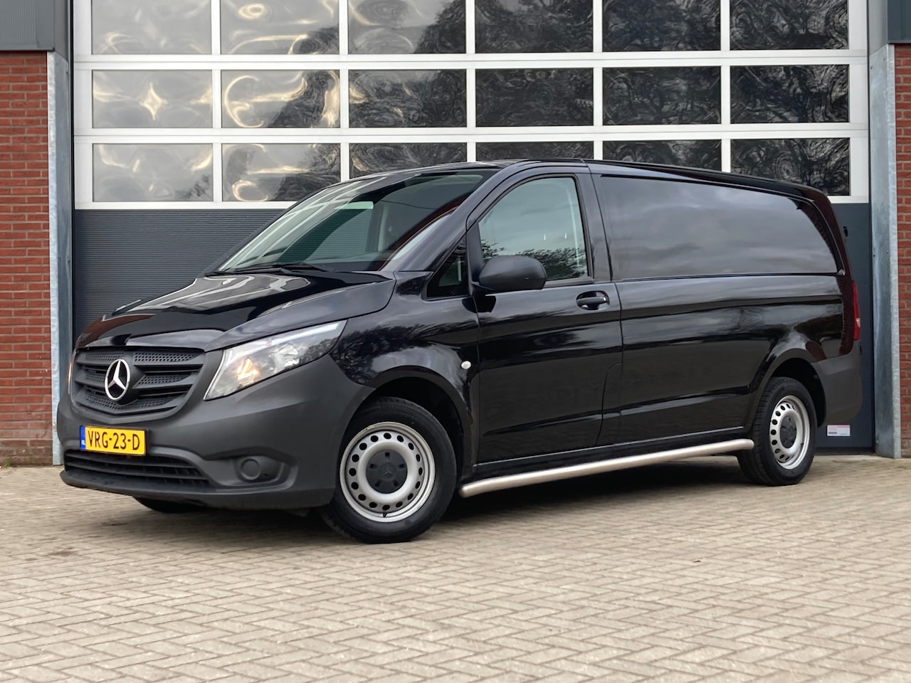 Mercedes-Benz Vito - 114 CDI Lang Automaat, 3 zitplaatsen Navigatie, Camera, Apple Carplay, Android auto,Sidebars - AutoWereld.nl